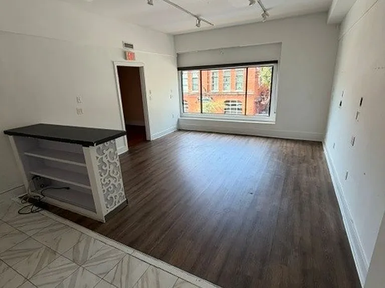 469 Howe Ave — Photo 3