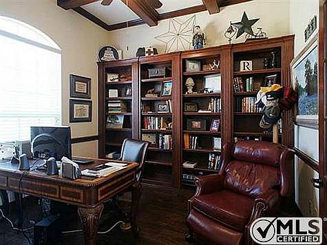 5th image of 2748 Broadway Dr