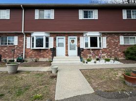 35 Leslie Rd, Bridgeport, CT