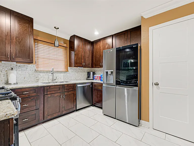 1807 Strongs Ct — Photo 7