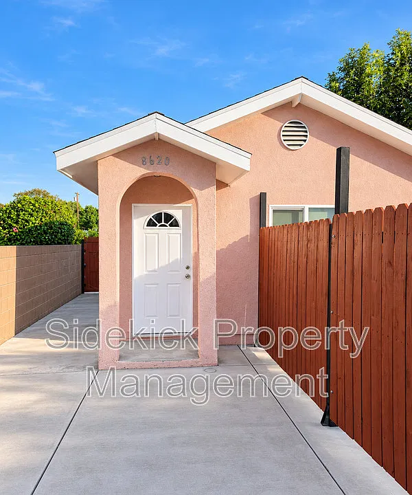 8620 Greenleaf Ave