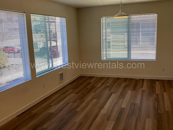 2nd image of 524 32nd St #402