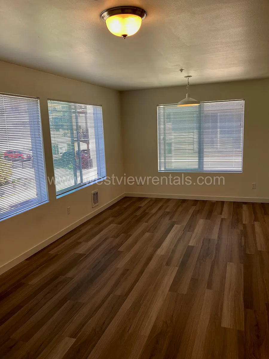 Building Photo - 524 32nd St #402