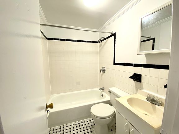 5th image of 338 Lexington Ave APT 1F