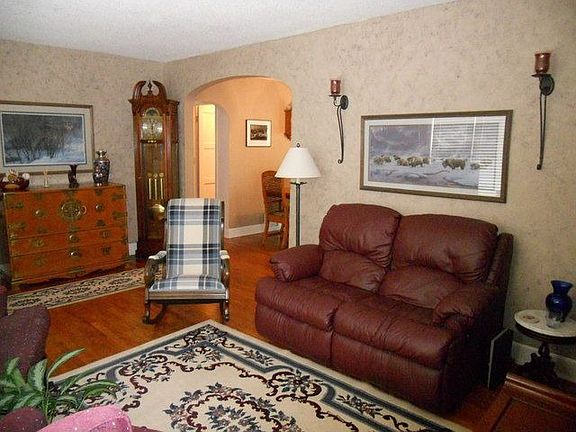 3rd image of 4615 W 62nd Ter
