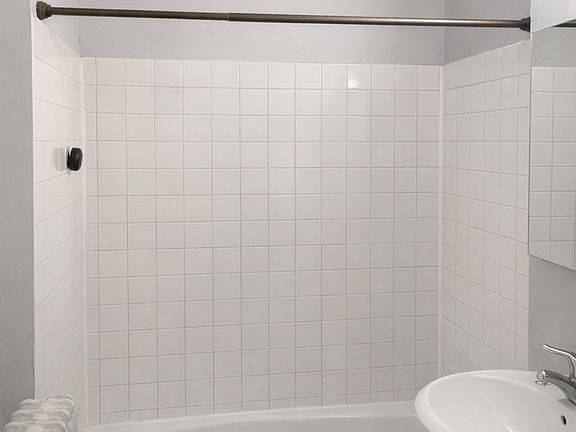 5th image of 808-810 University Ave SE #808