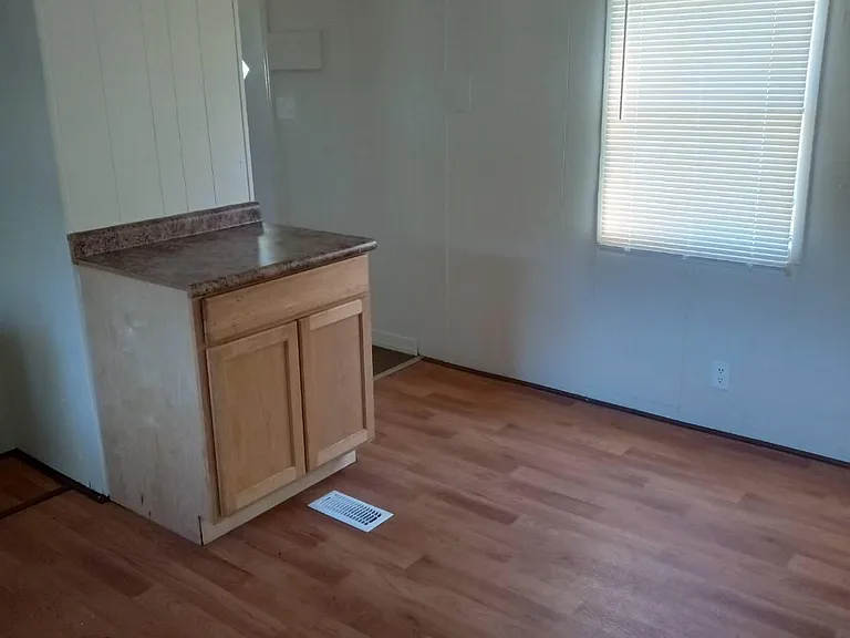 134 Grace Park — Photo 2