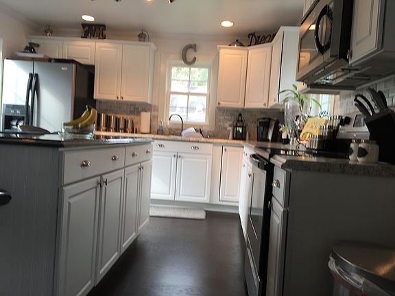 Kitchen with Island 
