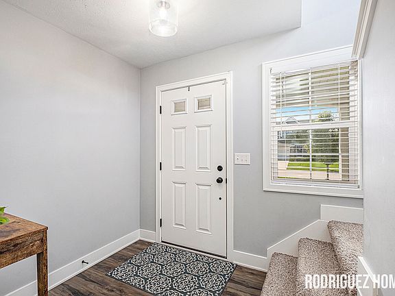4th image of 7857 High Knoll Dr SE