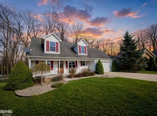 54690 Beacon Cove Cir, New Baltimore, MI 48047