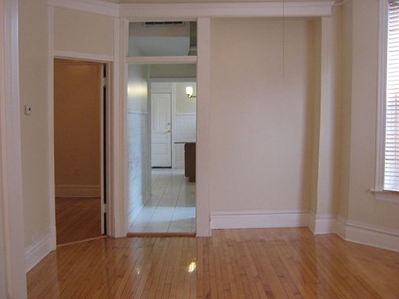 3rd image of 1523 N Hamlin Ave
