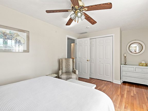 3rd image of 24 Stratford Rdg #24