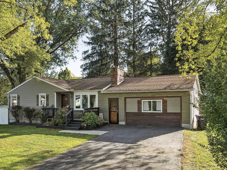1st image of 8 Circle Dr