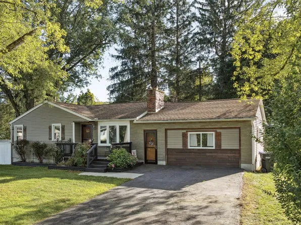 8 Circle Dr, Apalachin, NY 13732