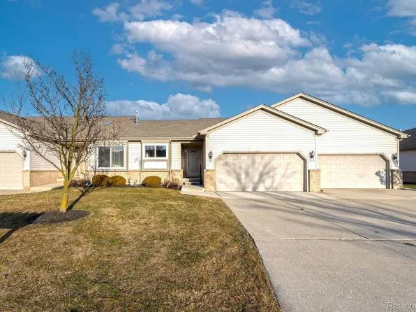 53188 Pineridge Dr, Chesterfield, MI 48051