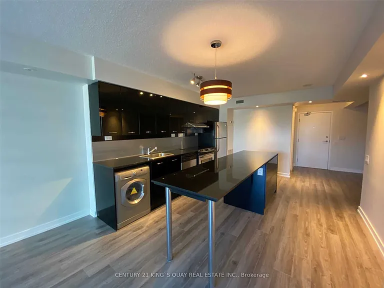 19 Singer Ct #218 — Photo 2