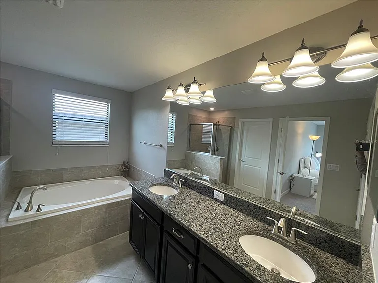 1596 Ludington Ave — Photo 34