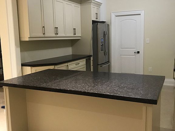 4th image of 35 Drake Cres
