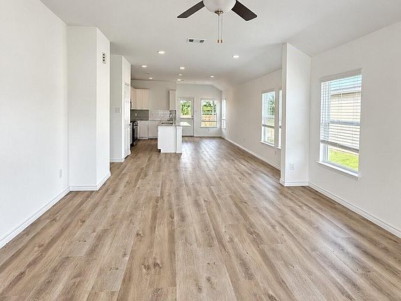2nd image of 513 Oak Chase Ave