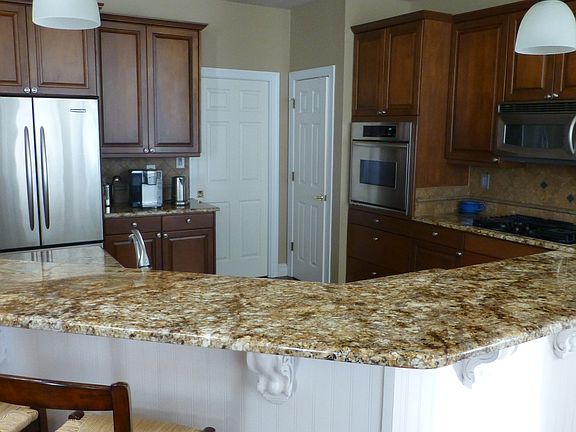 4th image of 11202 Spyglass Hill Ln NE