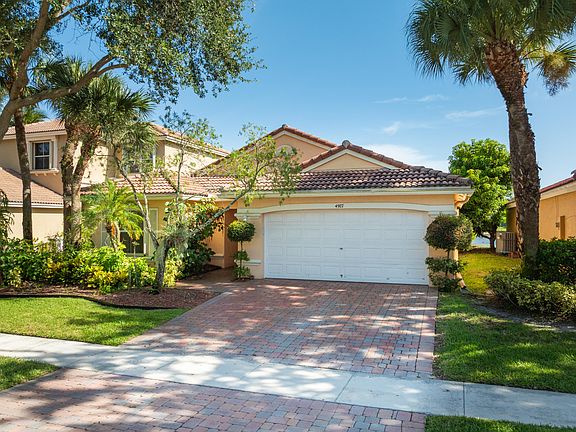 2nd image of 4977 Victoria Circle