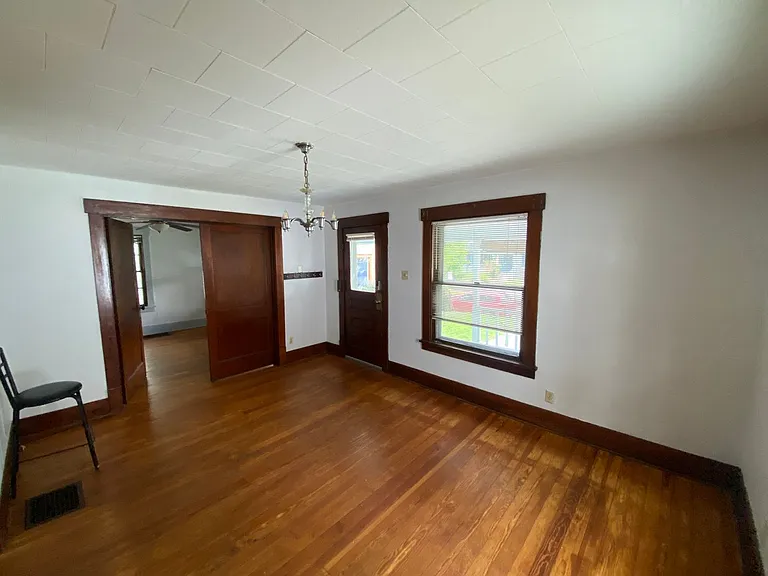 1427 S Washington St — Photo 12
