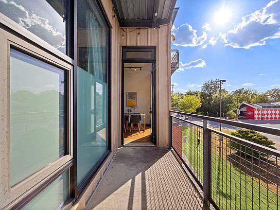 3rd image of 2525 S Lamar Blvd #206