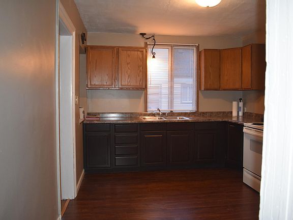 3rd image of 417 Spencer St NE