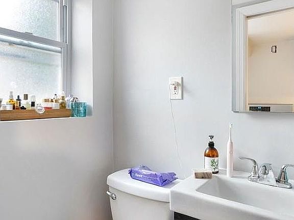 4th image of 155 E 29th St #1