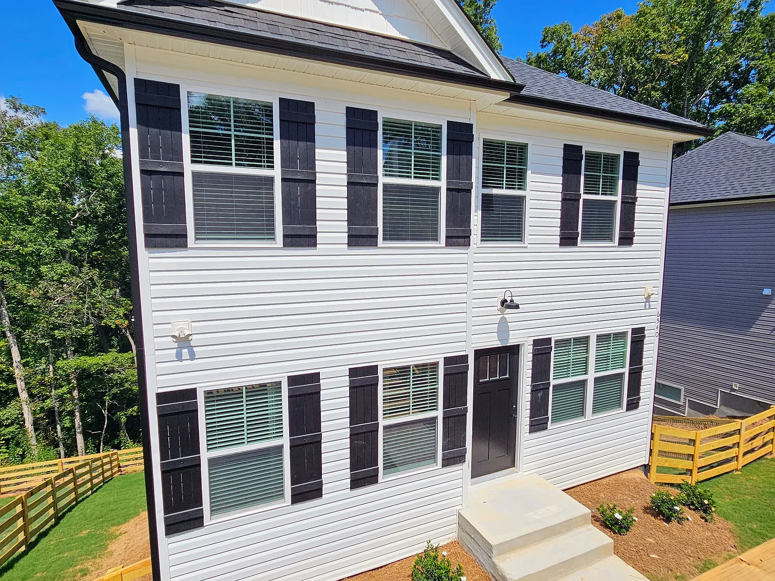 2 bed, 2.5 bath, 1264 sqft, $1,975 — Photo 3