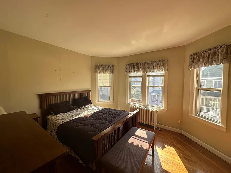 33 Knowlton St #B — Photo 4
