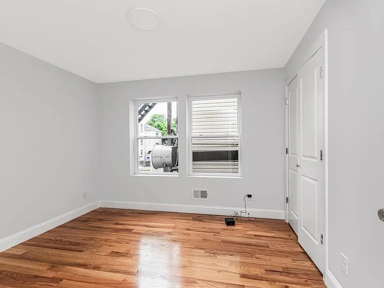 282 W Runyon St #1 — Photo 7