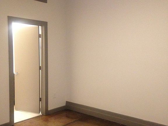 4th image of 926 Commerce St #8e966e2a0
