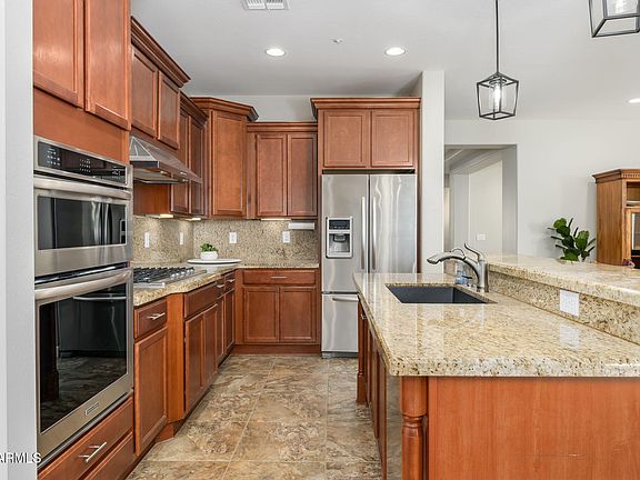5th image of 4597 E Waterman Street