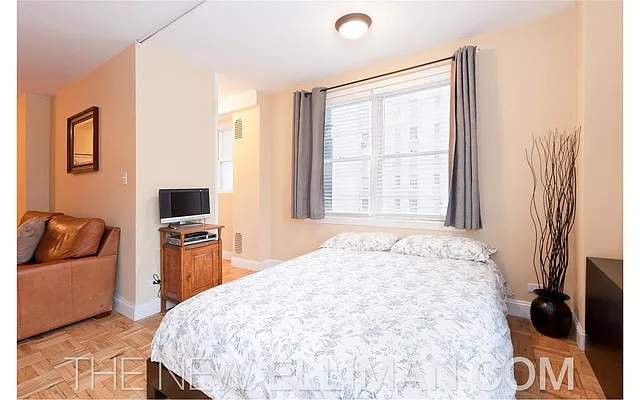 Sold by Douglas Elliman | media 18