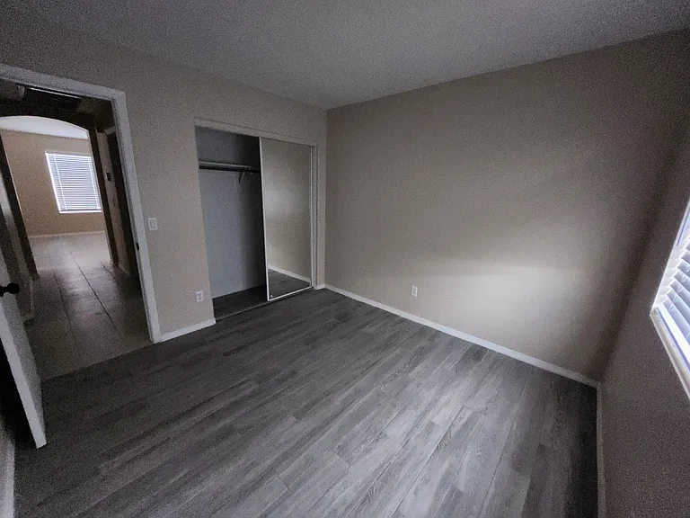 1512 E La Salle St — Photo 12