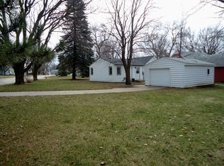 808 Colonial Cir, Storm Lake, IA 50588