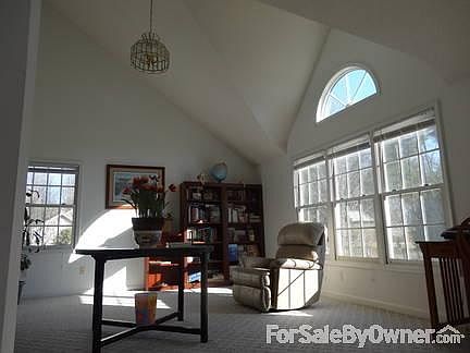 Family Room,
						:
						Large soaring bright sunny room for all family activities!