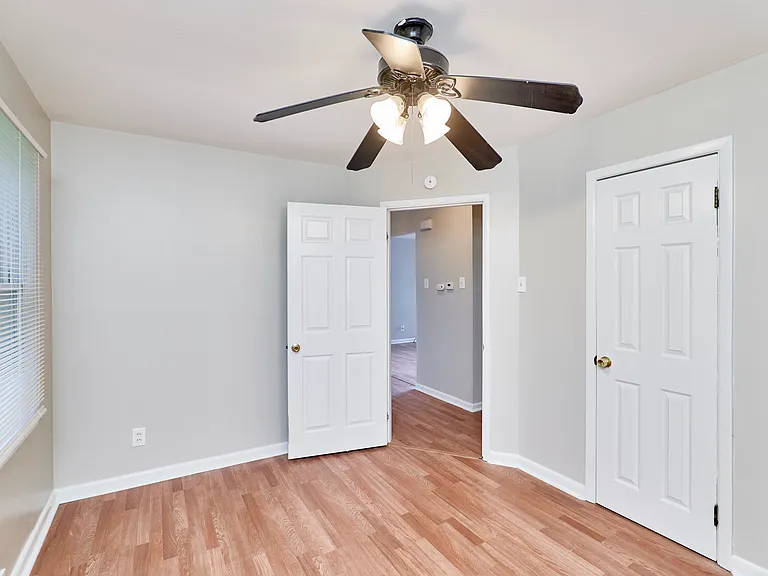 11042 Florence Ave — Photo 19