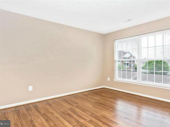5th image of 2501 Shelley Cir Unit 3-2B