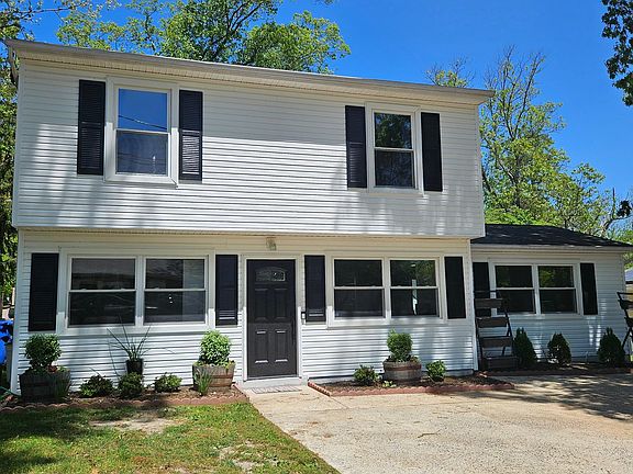 3rd image of 110 Harwich St