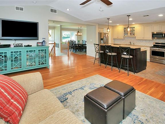 3rd image of 90 Tennyson Dr