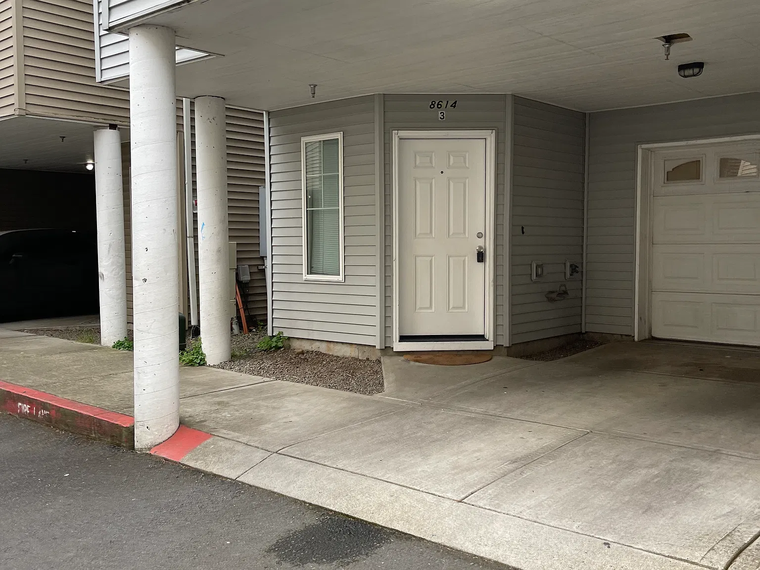 3 bed, 2.5 bath, 1674 sqft, $2,300 — Photo 2