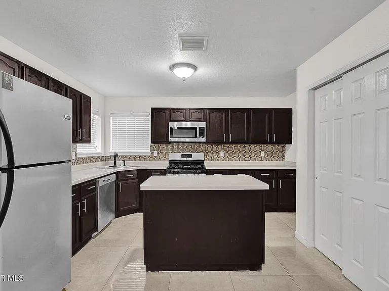 313 Peter Noyes Dr — Photo 5