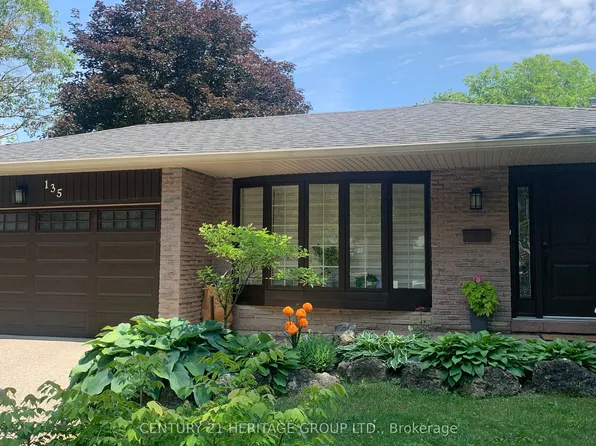 135 Golf Club Ct, Richmond Hill, ON L4C 5E1