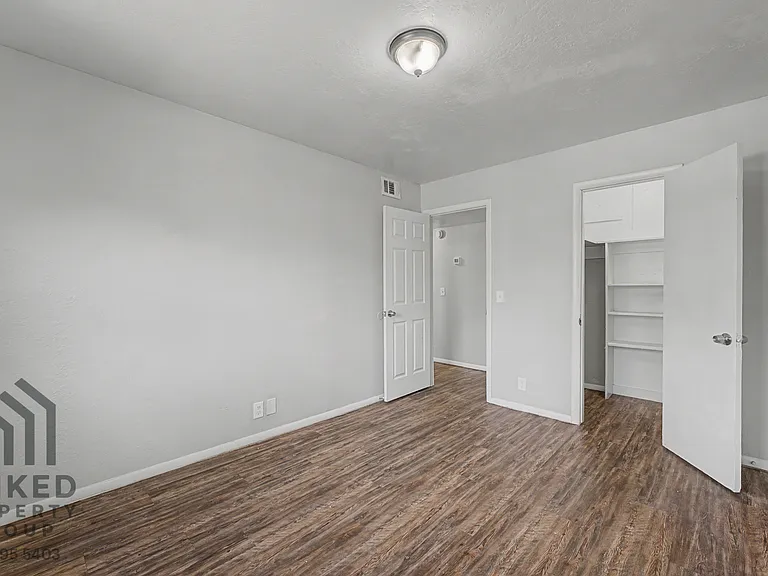 Charl Ann Apartments — Photo 17