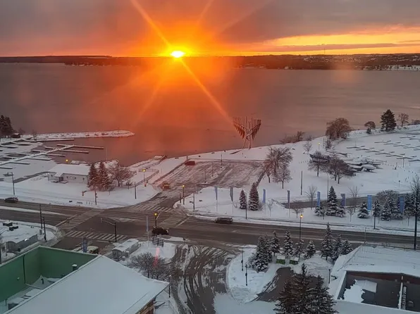 39 Mary St #1210, Barrie, ON L4N 1S9