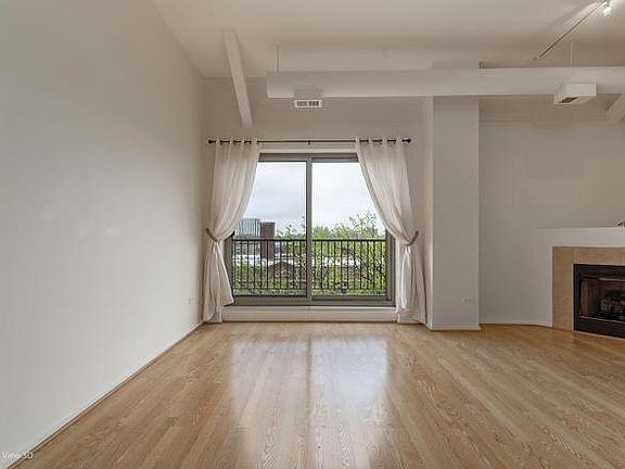 4th image of 1000 E 53rd St Unit 414S