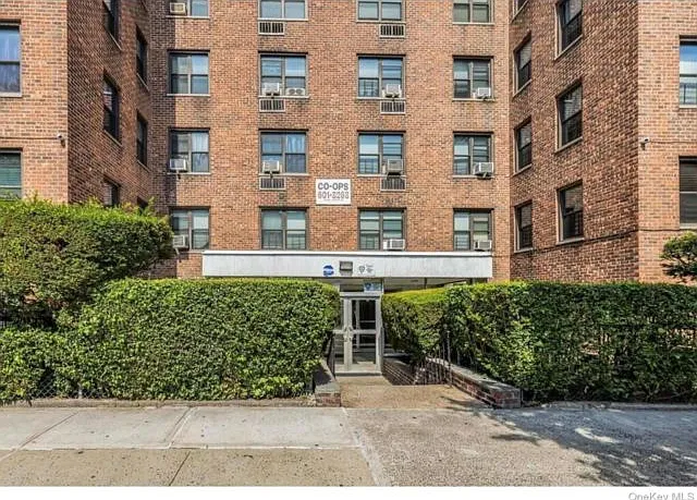 2835 Webb Ave #3A — Photo 1