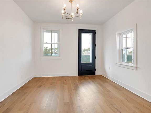 2nd image of 4719 Loyola Ave